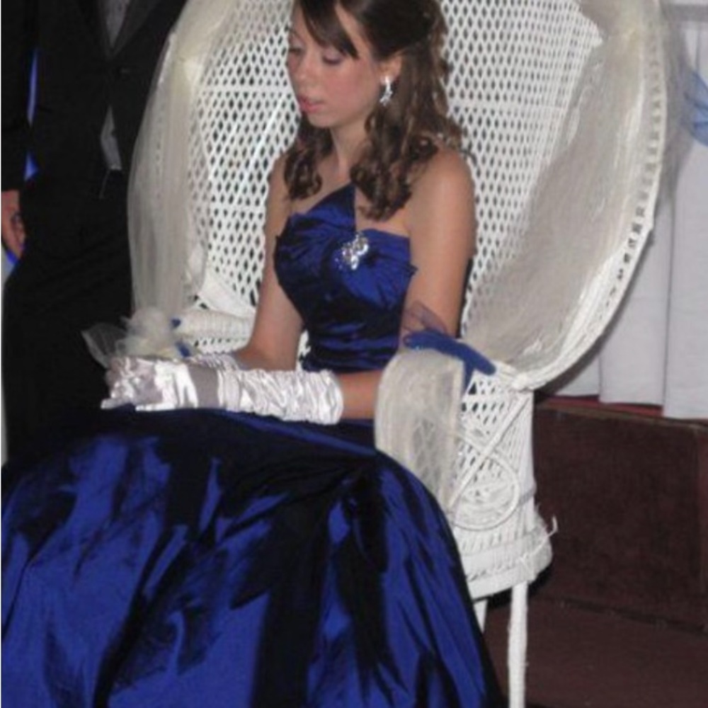 Royal blue size 2 Quinceaneara/Sweet sixteen dress will post more pictures later